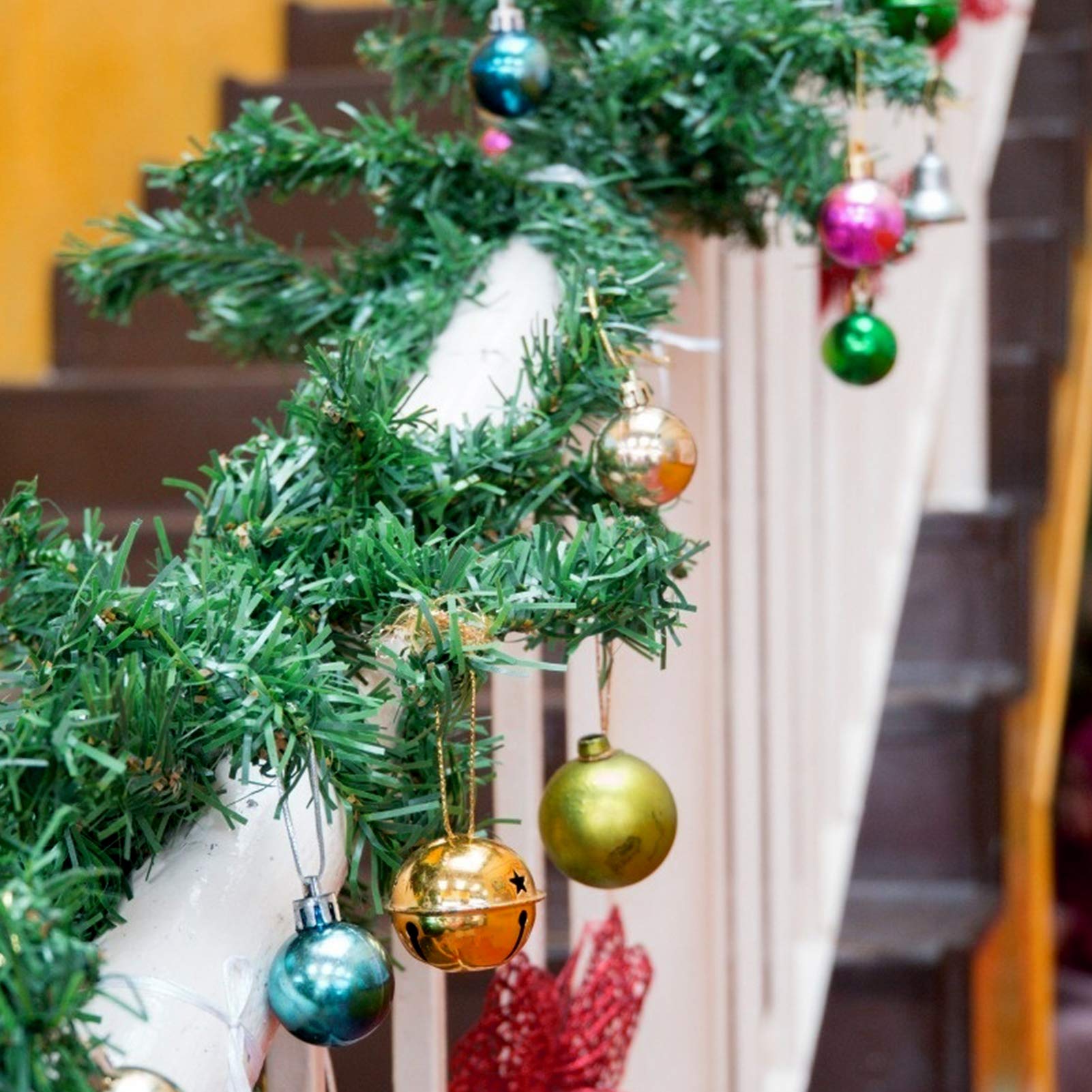 Guirnalda de Navidad de SINGARE de 3 hilos de pino artificial, ideal para decoraciones de Navidad, verde no iluminado suave decoración de vacaciones para exterior o interior.
