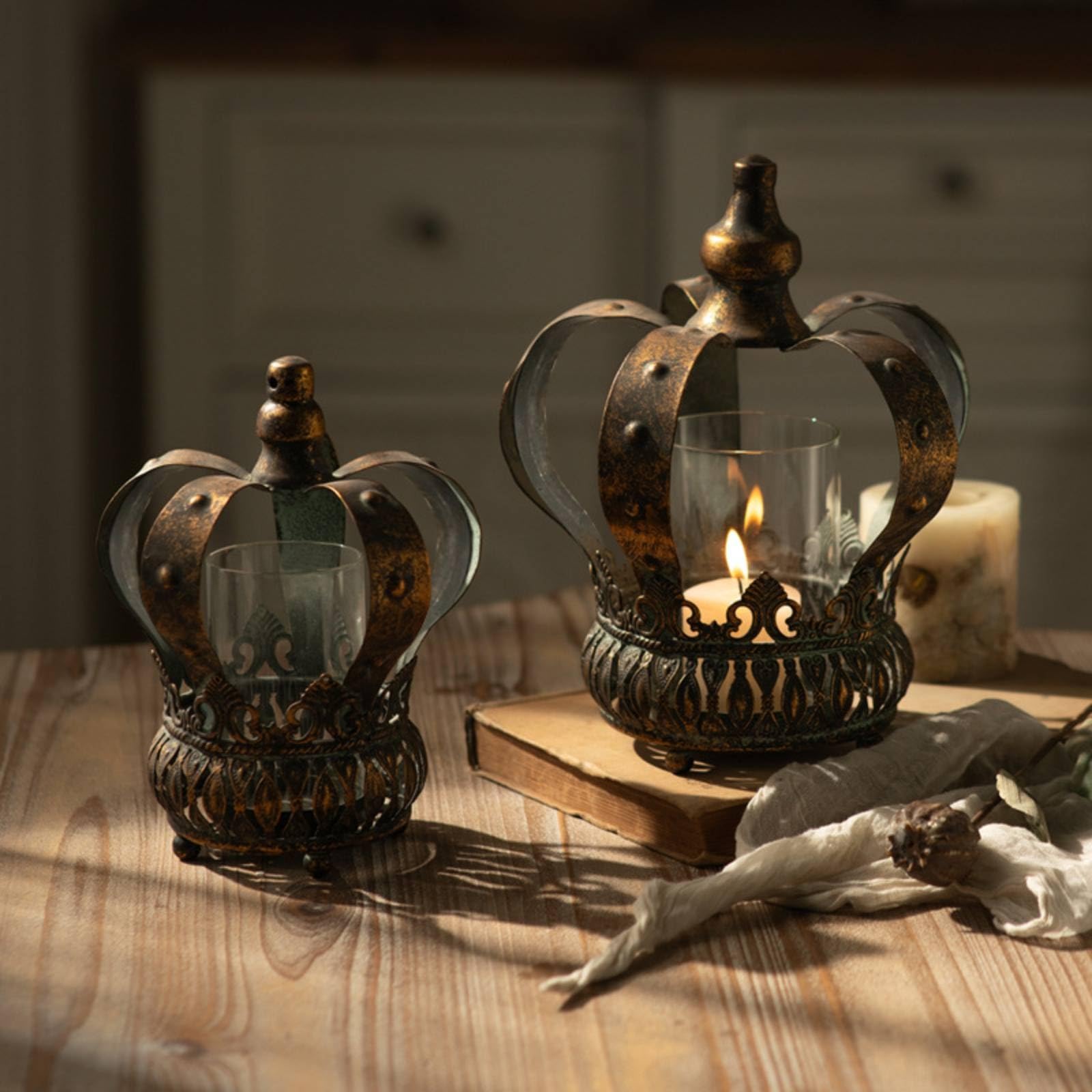 Crown Kerzenhalter Kronenleuchter Teelichthalter Dekoleuchter Eisen Glas Einsatz Klassischer Look Antik Bronze mit Gewölbter Filigraner Struktur für, Klein