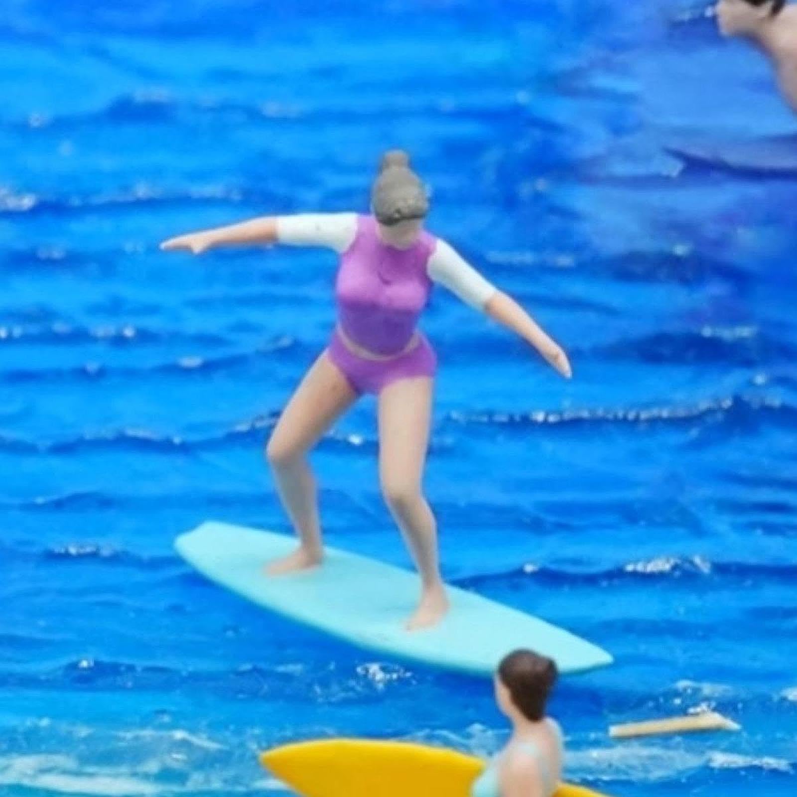 Figurines Miniatures Résine 1/64 – Surfeurs Sur Plage Peints à La Main – 3,1 Cm – Décoration Maison De Poupée Et Diorama