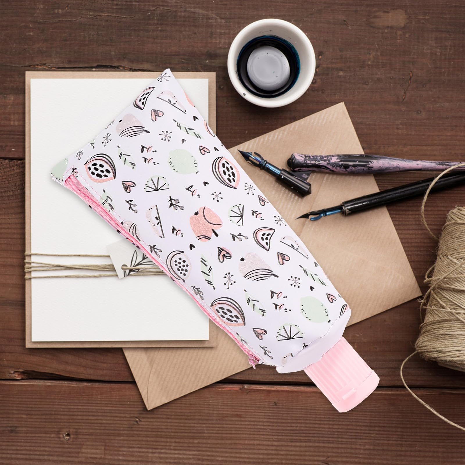 Trousse à Crayons Paquet de Rangement Pratique et Portable Design Compact et Cartoon en Cuir pour Stylos et Pinceaux, Classe Voyages