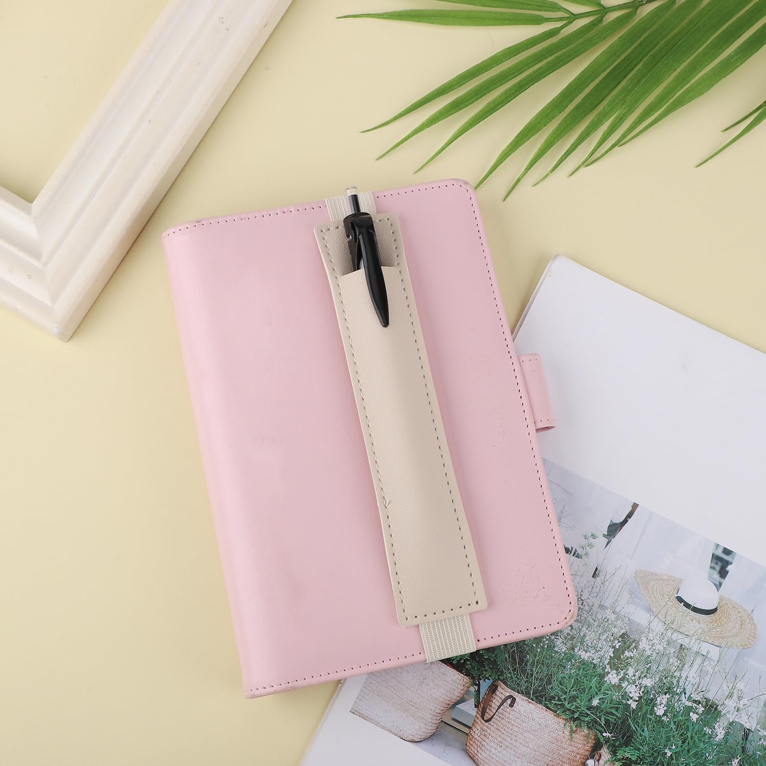 KINBOM 6 Pièces Porte Stylo à Bande Élastique Réglable, Stylo à Manche en Cuir Pouche de Stylo Porte-Crayon pour Journal Porte-Stylo à Bande Élastique pour Cahier Classeurs et Livres (6 Couleurs)