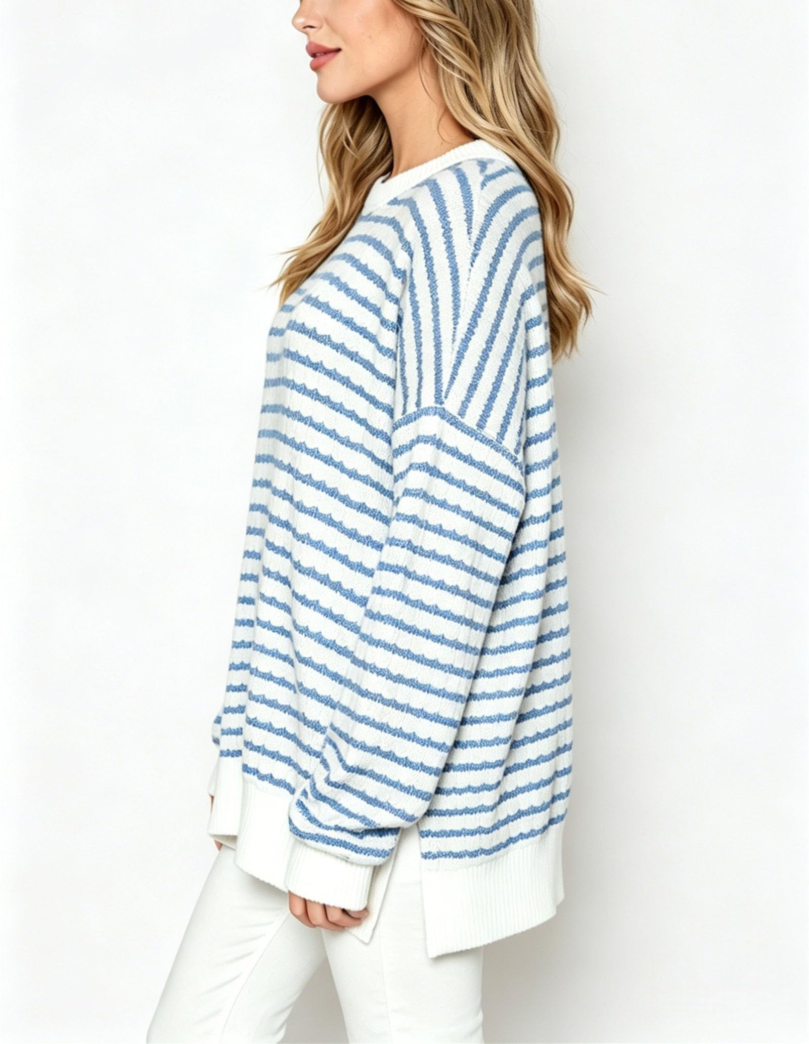 Damski sweter oversize w paski, okrągły dekolt, z rozcięciami po bokach, długi rękaw (różowy, L)