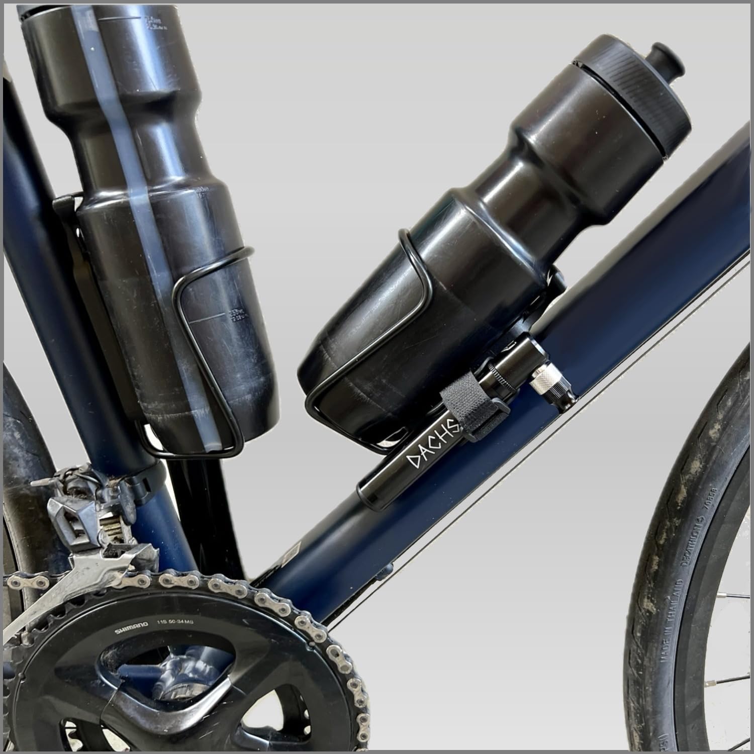 DACHS Rennrad Pumpe mit Halterung - Mini Fahrradpumpe (126x45x20mm, 60g) - Hochdruck Luftpumpe (max 9 bar/130 PSI) - Kleine Handpumpe für Presta- / Schrader-Ventil