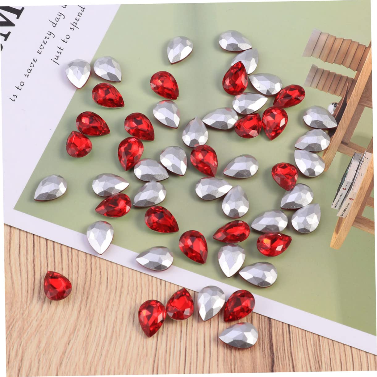 NUOBESTY Sac de Décorations Strass à Dos Plat pour Loisirs Créatifs DIY Ornements Scintillants pour Projets de Bijoux et Accessoires