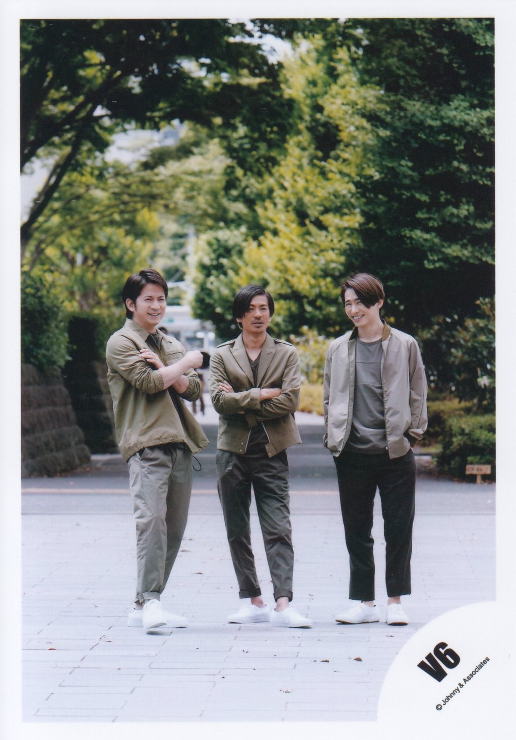 Amazon.co.jp: V6 公式生写真（集合）VA00076 : おもちゃ