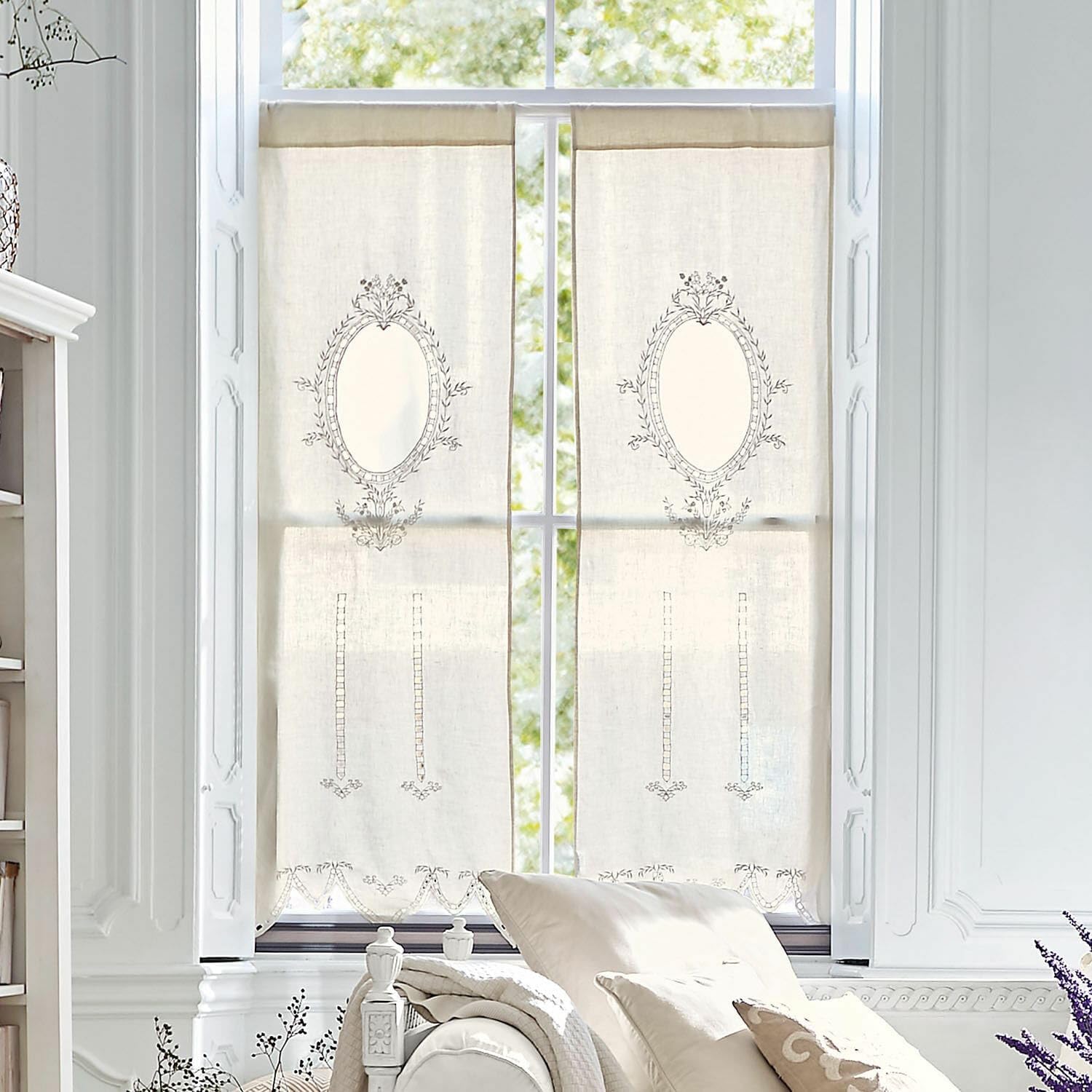 Loberon Gardine Loiret, Creme | romantisch verspielter Look - mit verlaufendem Hohlsaum - mit wertvoller Medaillon-Stickerei - Vorhang - Fernsterdekoration