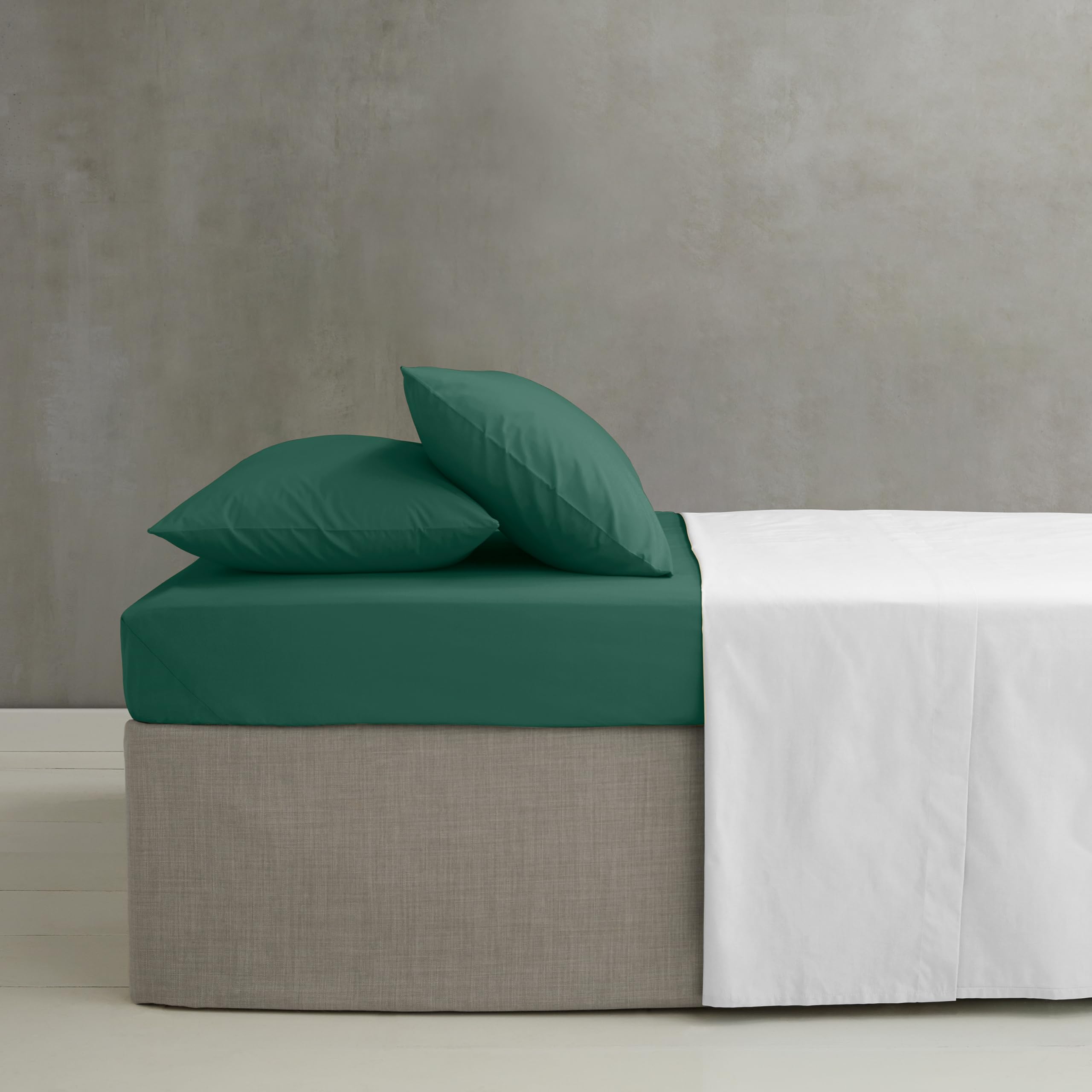 B&Q -  Bedroom Easy Iron Percale Combed Fitted Sheet 25Cm Depth Dark Green