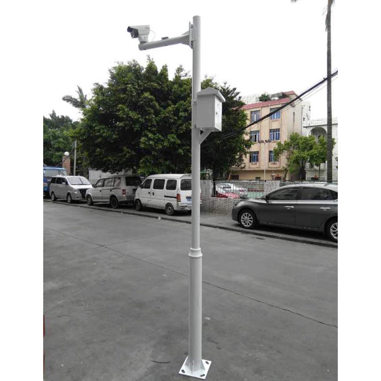 Poteau de caméra polyvalent pour montage au sol de sécurité extérieure grand angle 5.5m
