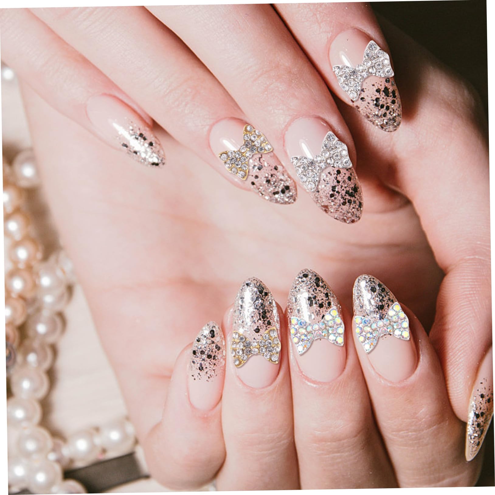 Healvian 150pezzi Pendenti Per Unghie Forma Di Fiocco Strass Decorazioni Per Nail Art Accessori Per Manicure e Fai Te Per Festività e Occasioni Speciali