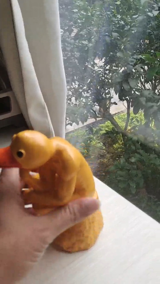 Estatua de pato pensante decoración para hogar miniatura 7