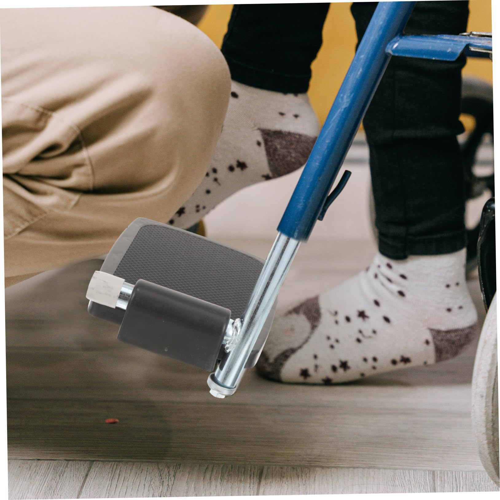 Pedal de Silla de Ruedas con Poste, 1 Par, Plástico Negro | Reposapiés Elevable, Protección Antideslizante, Repuesto para Usuarios de Silla de Ruedas Color Aleatorio