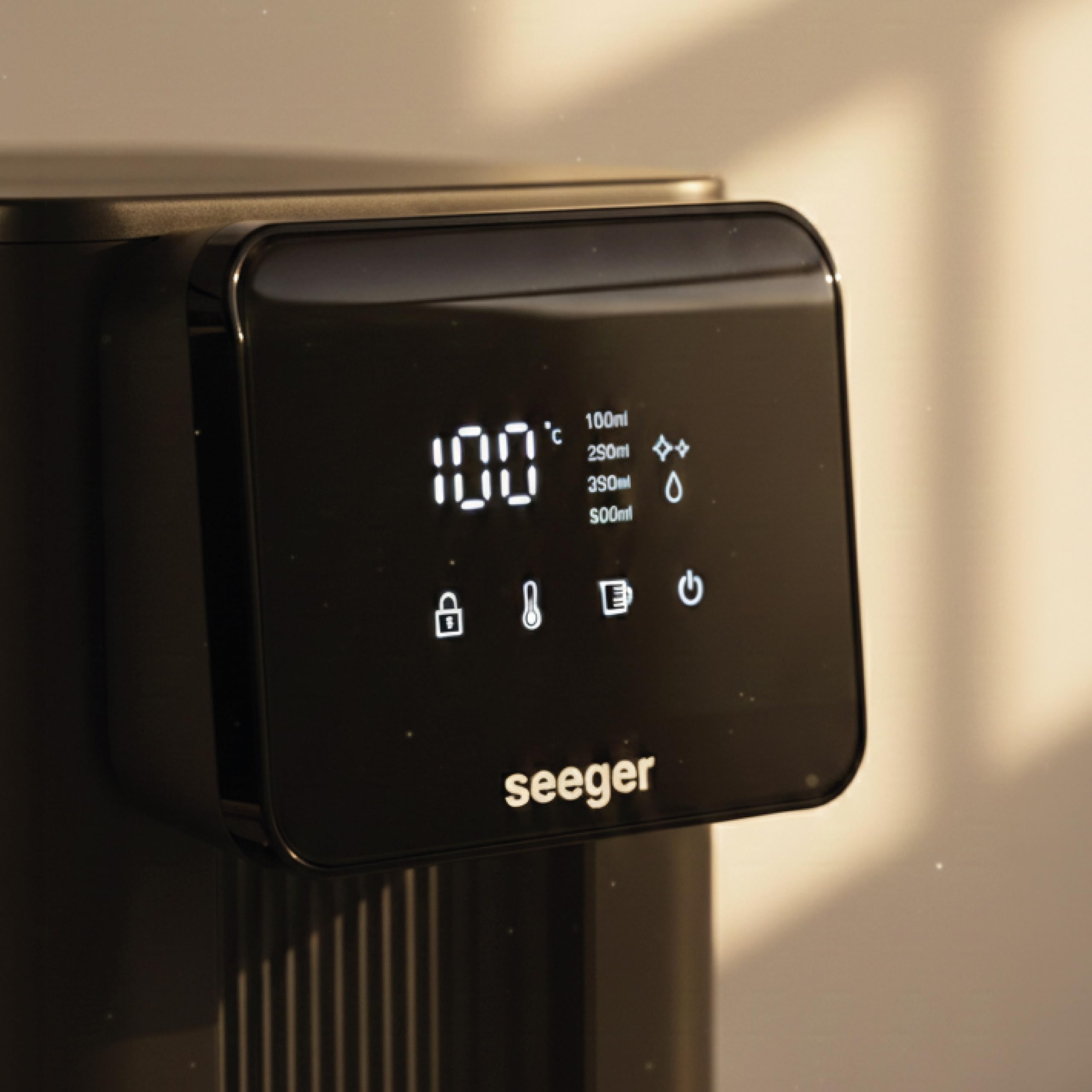 Seeger Distributeur d'eau chaude - De l'eau chaude en quelques secondes, Capacité 2.5 L, 8 Températures Réglables et 4 Volumes, 40-100 ℃, SGR1150BK