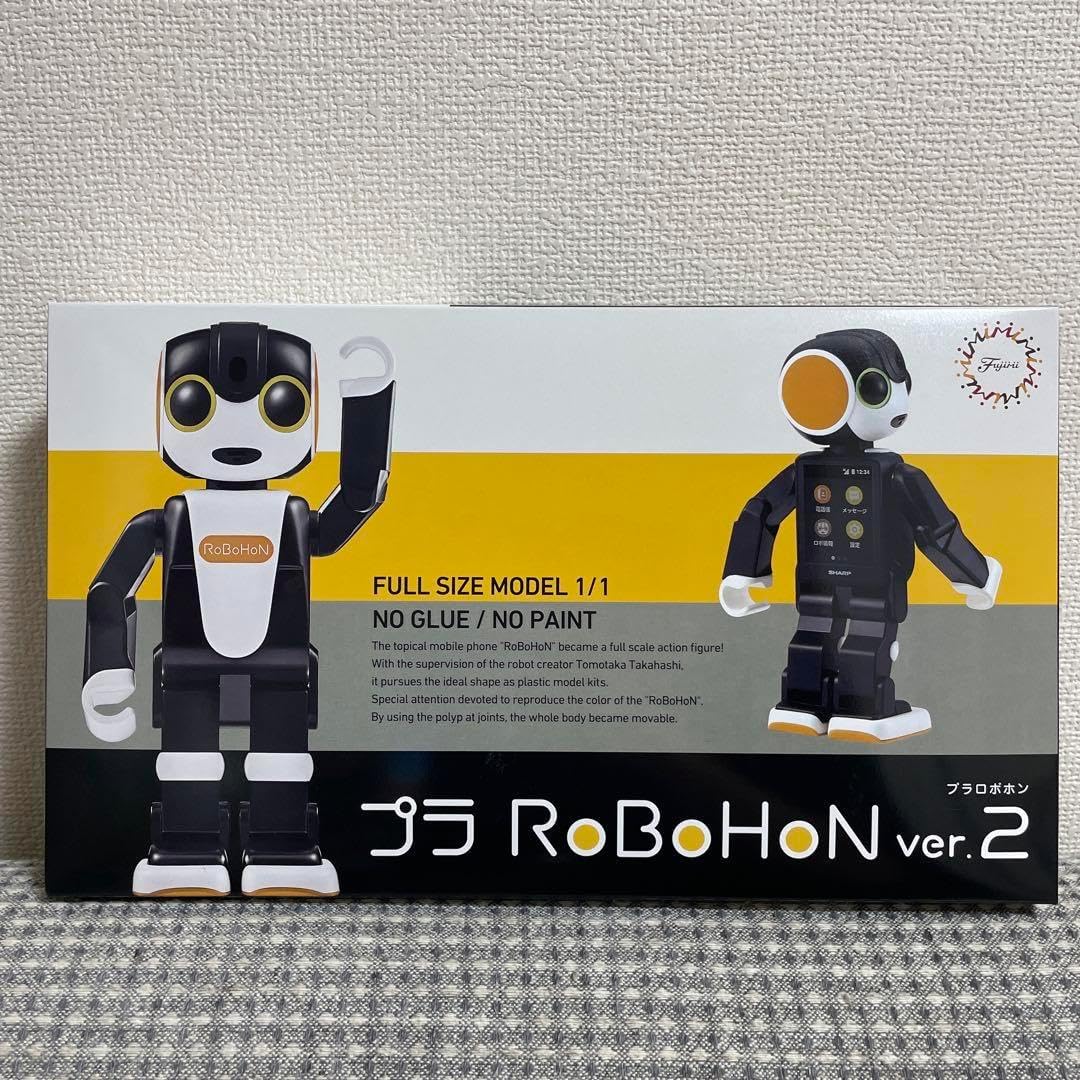 本物とうり二つ！ 「ロボホン」1/1サイズのプラモデルをめでる - 価格.comマガジン プラRoBoHoN ver.2