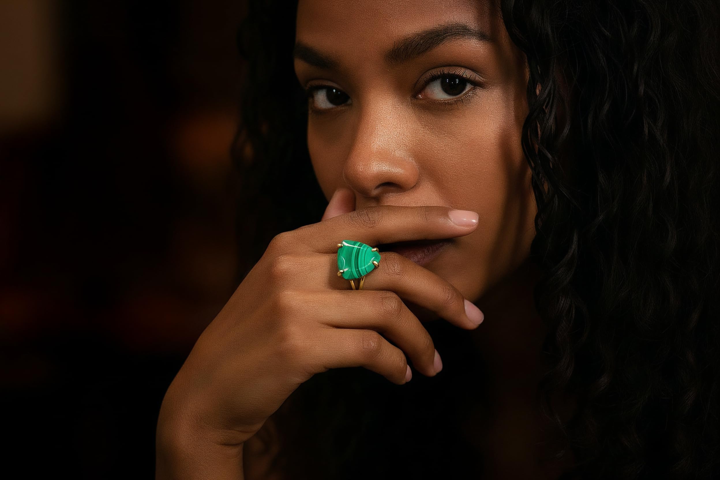 Reich Grün Malachit Ring im 14k Rose Gold - Vibrierende Trillion Ring - Luxuriöse Stein Ringe für Frauen - Handgemachter Schmuck und Geschenke - Phantasie Kasten Inklusive