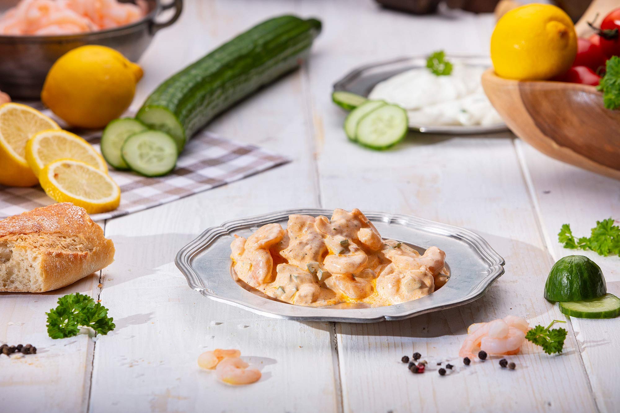Klaassen Garnelensalat-Akropolis, in Handarbeit hergestellt, mit Gyrosgewürz, Tzatzikicreme und fruchtigem Zitronensaft, 250g