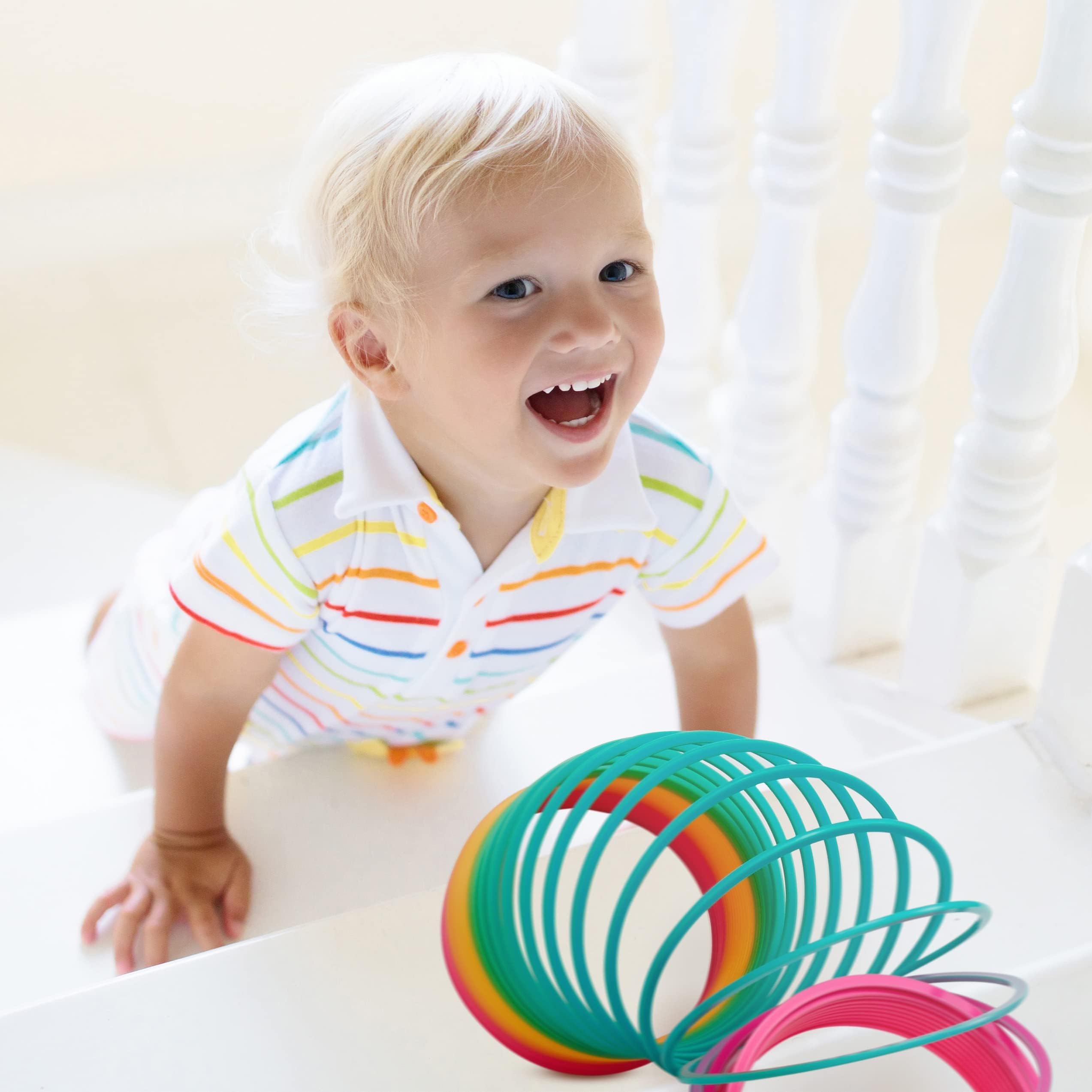 THE TWIDDLERS Géant Jouet à Ressort Arc-en-Ciel pour Enfants - XXL 15cm - Ressort Magique - Cadeau Anniversaire & de Noël pour Enfants, Garçons & Filles
