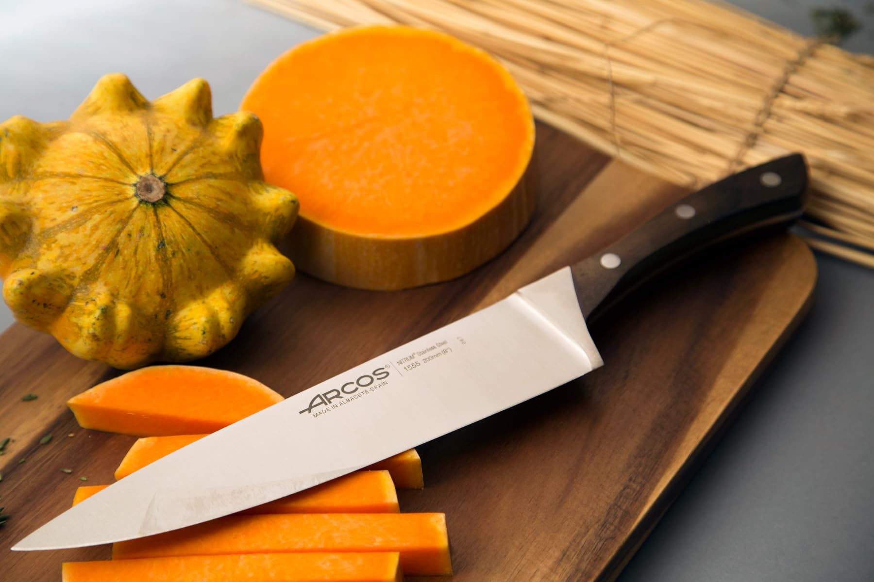 Arcos Cuchillo Chef Acero Inoxidable Nitrum y Hoja 200 mm. Cuchillo cocina profesional multipropósito. Mango ergonómico polioximetileno POM y madera palisandro. Serie Natura.