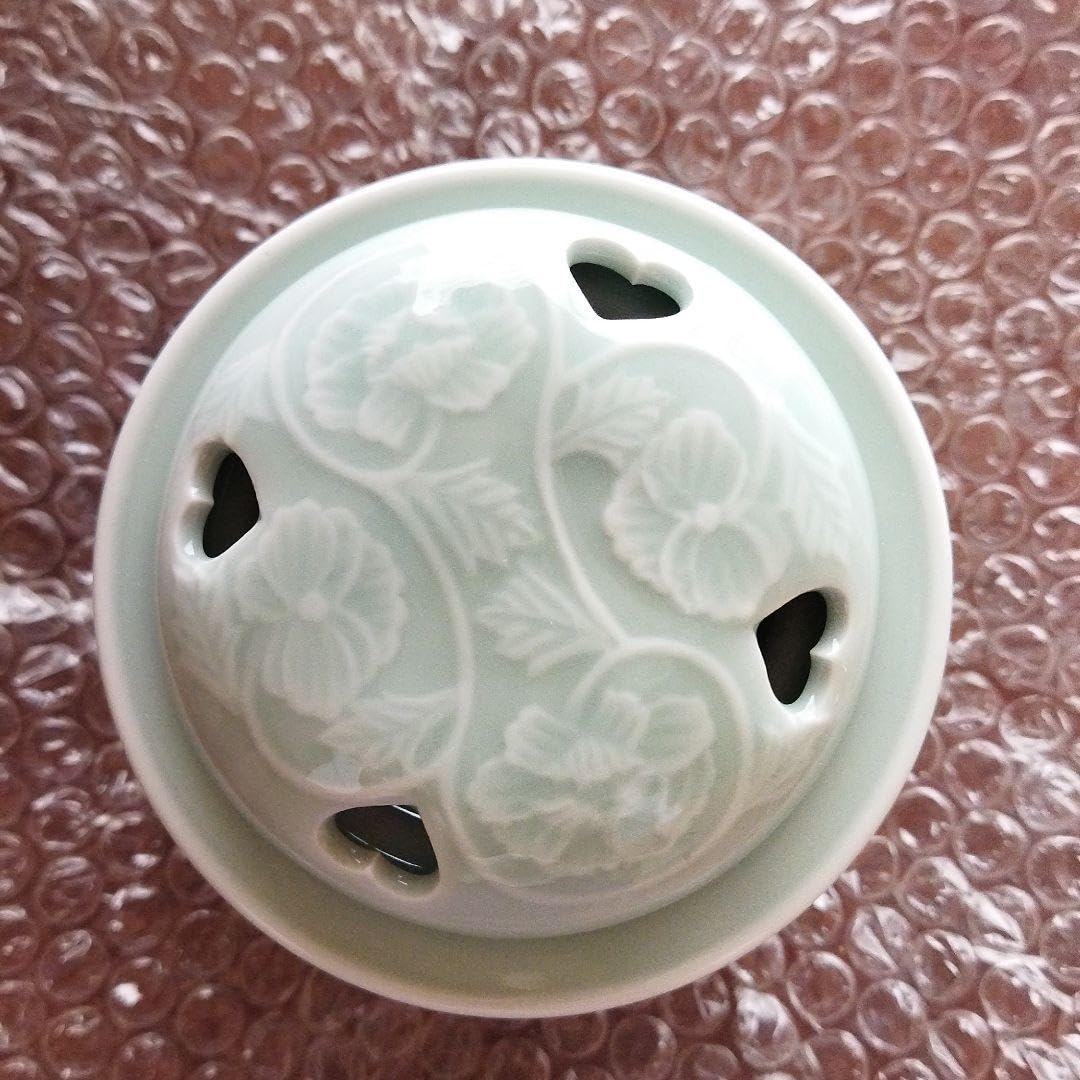 Amazon｜鍋島焼 香炉 青白磁牡丹唐草彫り 伊万里焼窯元 大秀窯 大串秀 