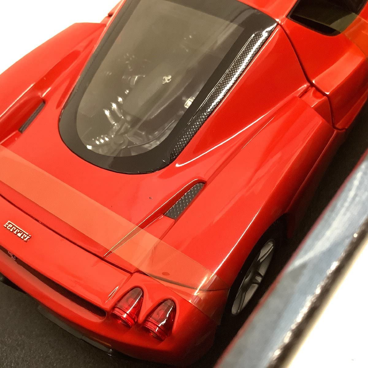 Amazon | 外箱 100% 1/18 ダイキャストカー エンツォ フェラーリ 赤