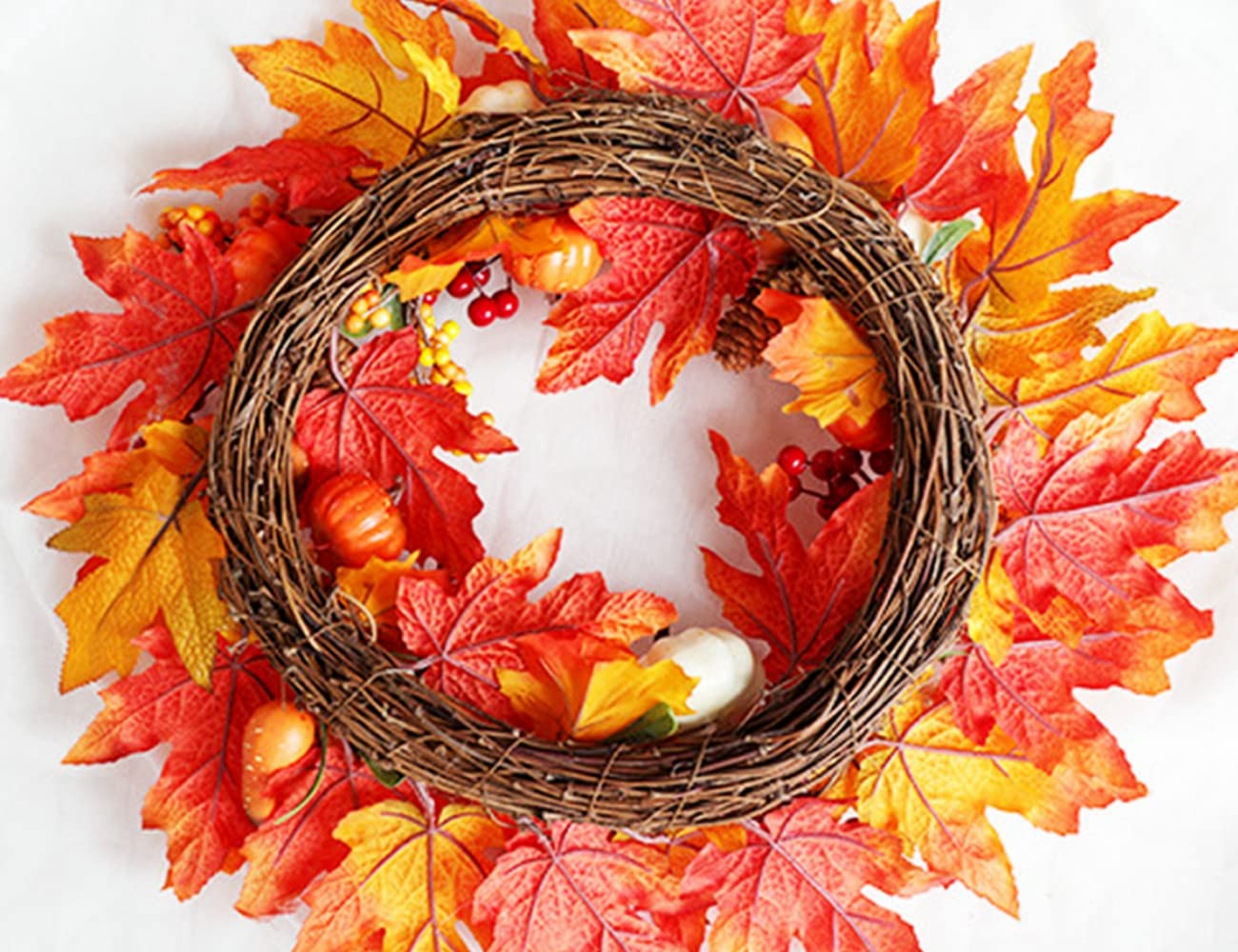 Weldomcor Couronne D'eucalyptus Verte Pour Porte D'entrée, 50,8 Cm, Couronne De Feuilles D Artificielles Avec Baies Couronne De Verdure Pour Mur Fenetre Festival Ferme Jardin