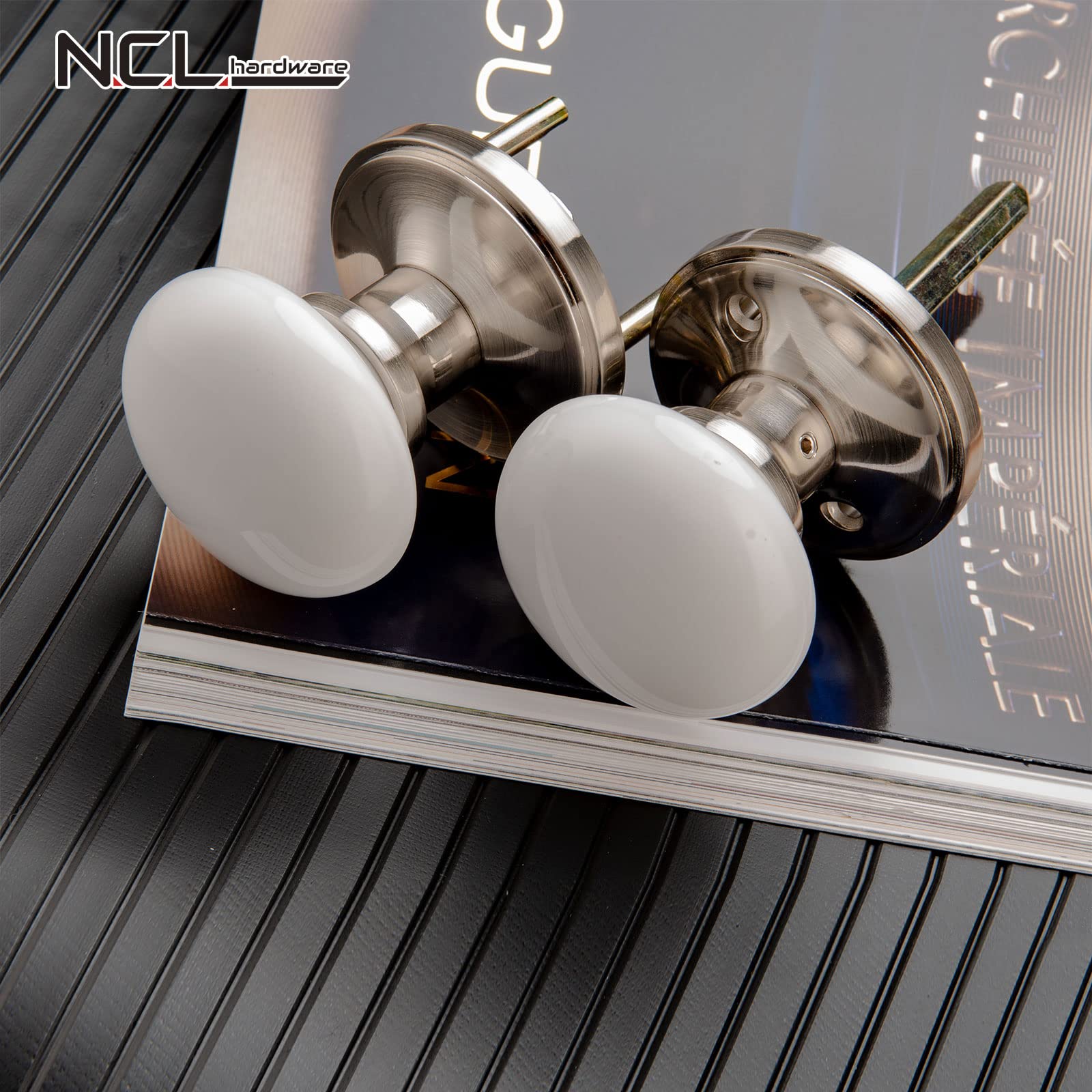 NCL Hardware Białe gałki do drzwi, bezkluczykowe klamki, oblate porcelanowe dźwignie drzwiowe, wewnętrzne gałki do drzwi łazienkowych (biała gałka z satynową rozetą)