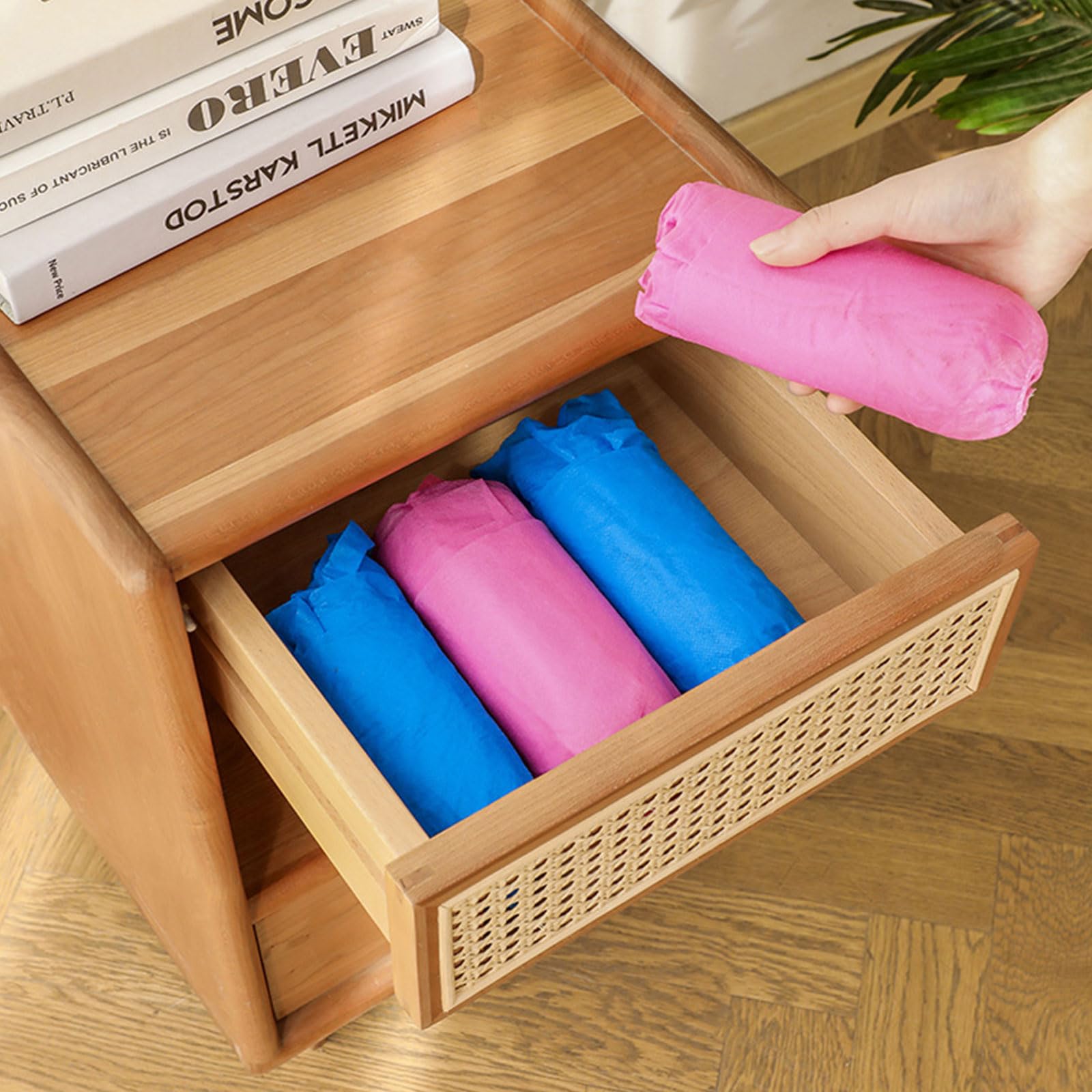 Dxcaicc 600 pièces (300 Paires) de Couvre-Chaussures et de Bottes réutilisables, Couvre-Chaussures jetables pour l'intérieur, Couvre-Chaussures antidérapants, Taille Unique,Rose