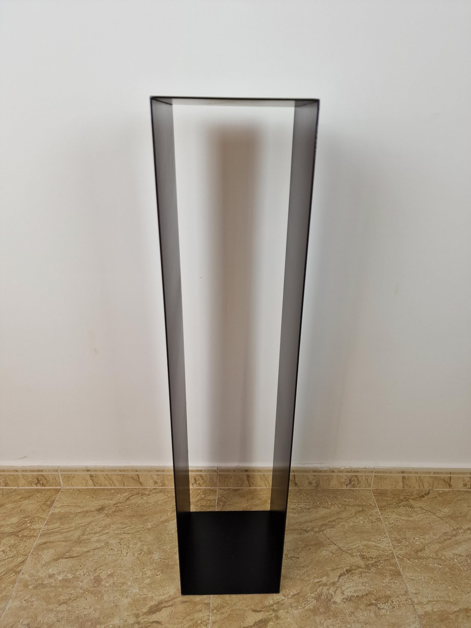 Genérico Pedestal, peana metálica, artesanal 100x23x23 para interior y exterior. Soporte alto, estante. Resistente y estable. Funcional. Color negro