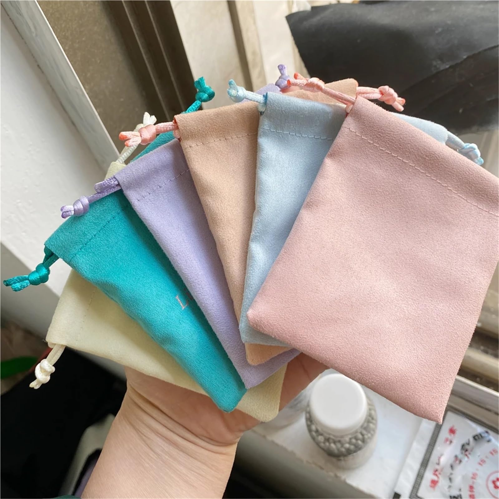 Schmucktasche 50 stücke Flanell Schmuck Verpackung Beutel Hochzeit Gunsten Geschenk Tasche Samt Kordelzug Beutel for Kosmetik Make-Up(Blue,9x12 cm)