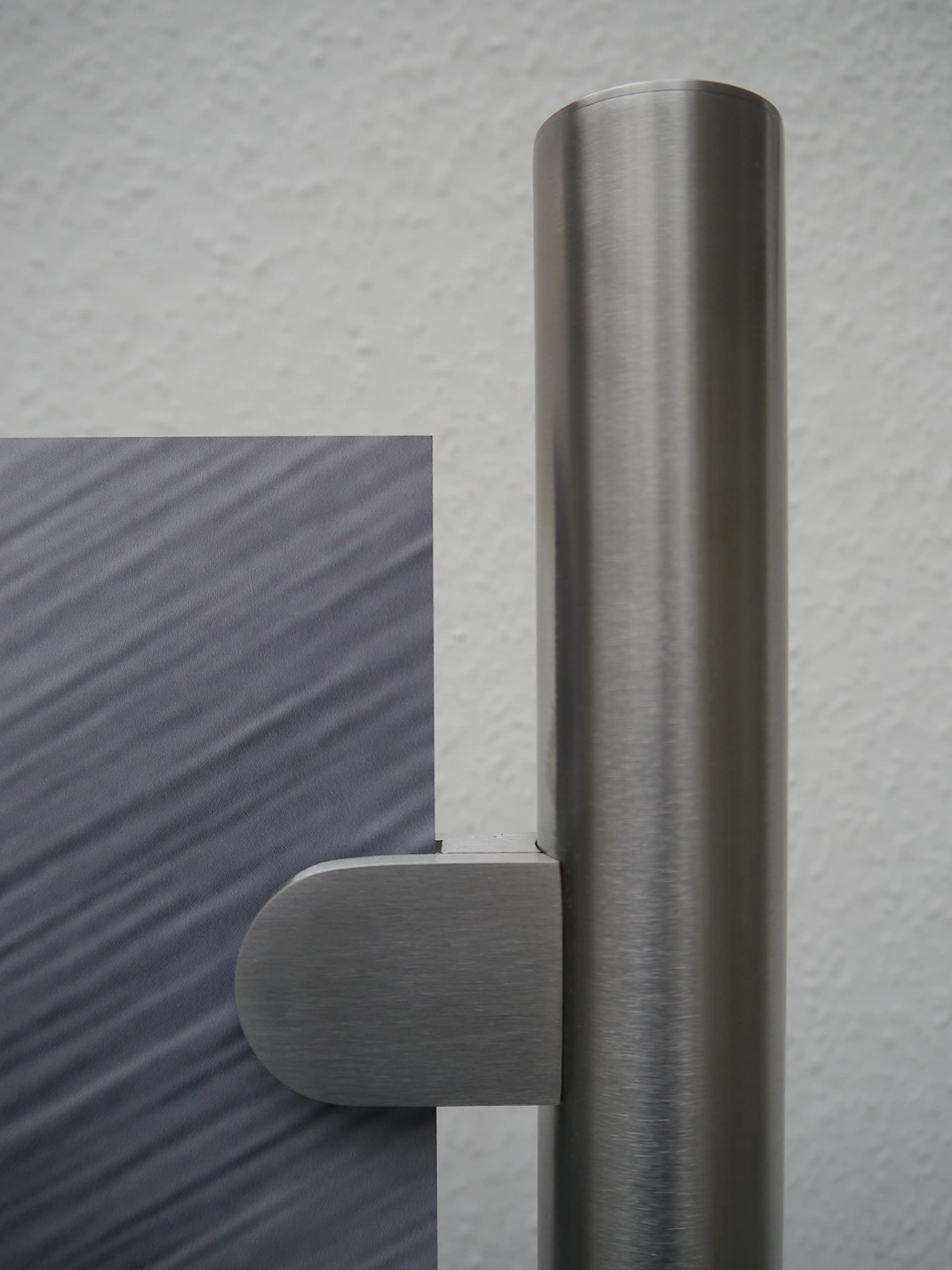 Werbeschild Ständer aus Edelstahl, Pfostenpaar mit Bodenankern für Ihr Reklameschild (Pfostenhöhe: 1,70m / Schildhöhe: 60cm)