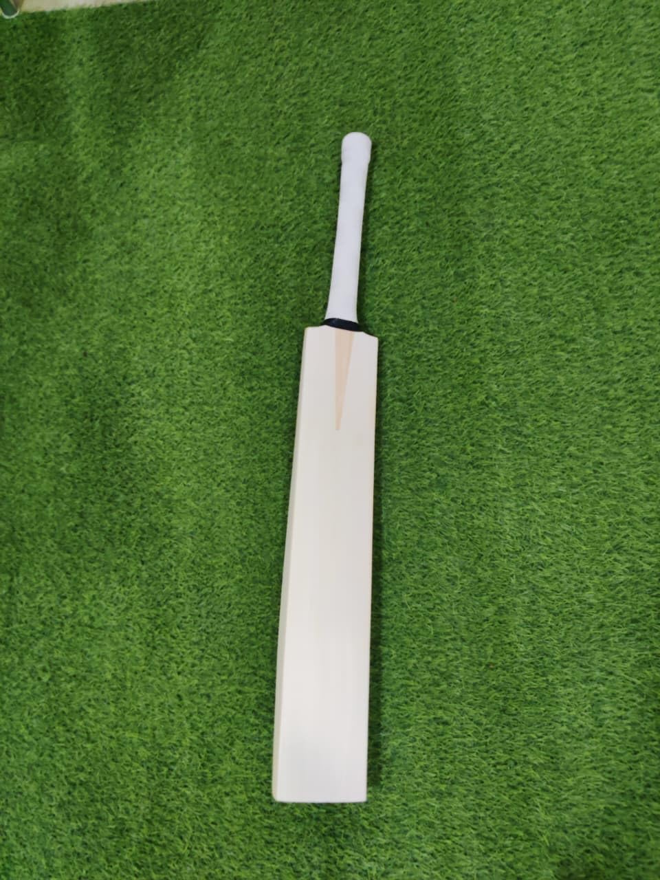 Plan English Willow Leather Bat with Big Edge & Light Weight. Full Size (English BAT)-image-18