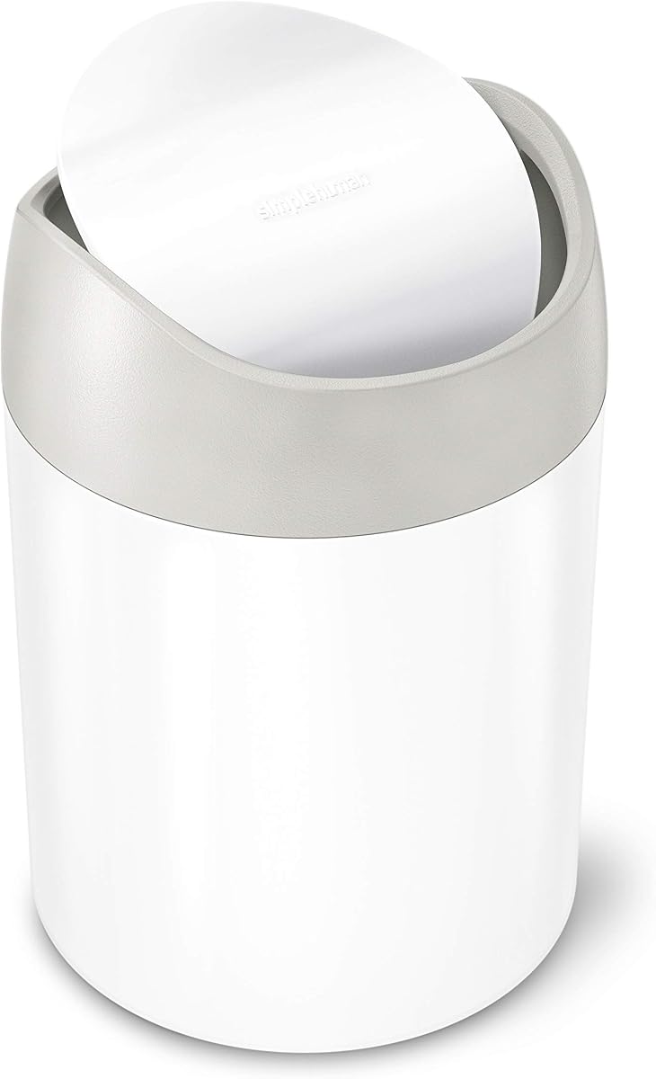 Mini cubo de basura de encimera, cubo de basura de tocador compacto de 1,5 l / 0,4 galones, tapa oscilante equilibrada, acero blanco
