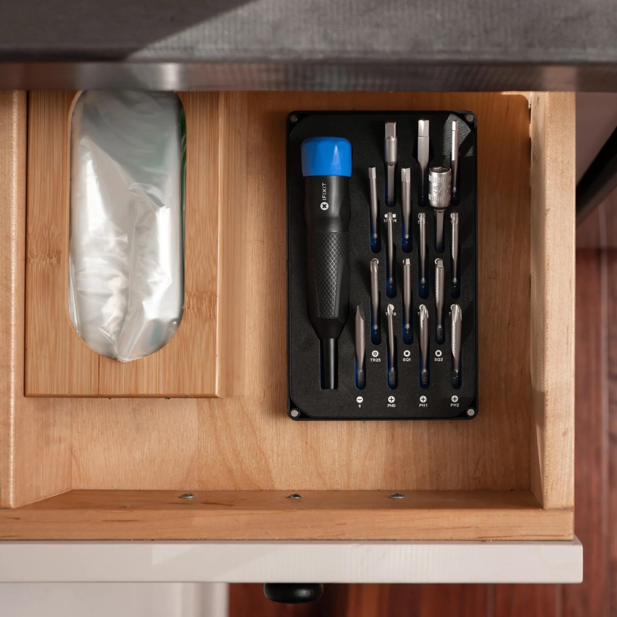 iFixit Kit de controlador Megalodon | Juego de puntas de bloqueo giratorio para reparación del hogar