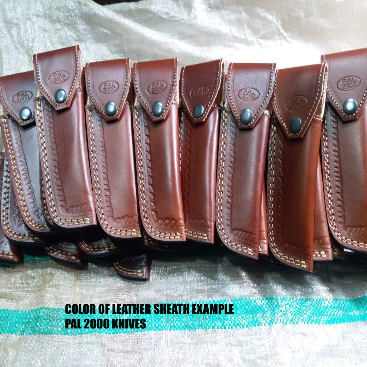 8909 - Couteau en acier damassé fait main, universel, avec étui en cuir de haute qualité