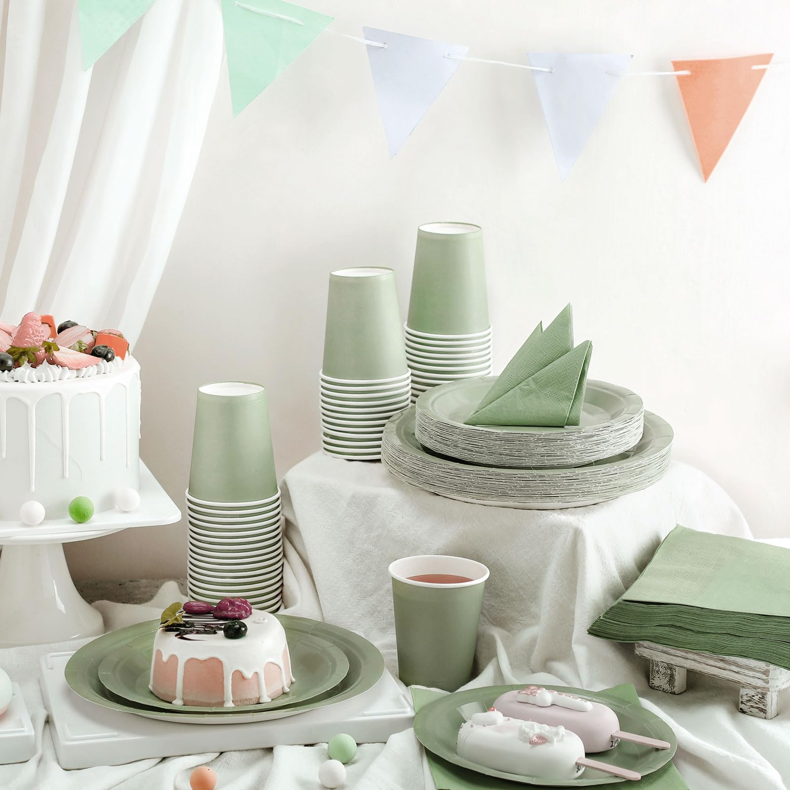Dandat Lot de 200 assiettes jetables de 17,8 cm, 50 assiettes en carton de 22,9 cm, 50 gobelets en carton, 50 serviettes pour anniversaire, fête prénatale, fête de mariage (vert sauge)