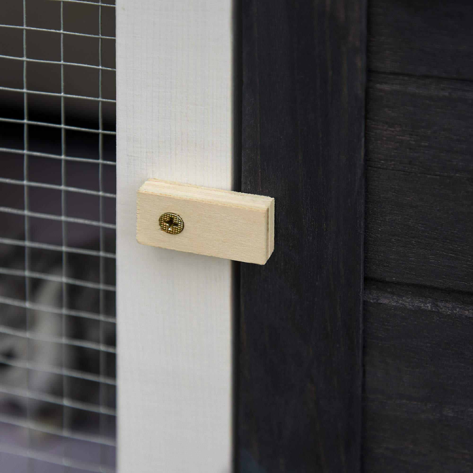 PawHut Conejera de Madera Exterior Jaula Elevada para Conejos Cobayas Animales Pequeños con Techo Asfáltico Abatible Bandejas Extraíbles y Puerta con Pestillo 90x45x65 cm Gris Oscuro