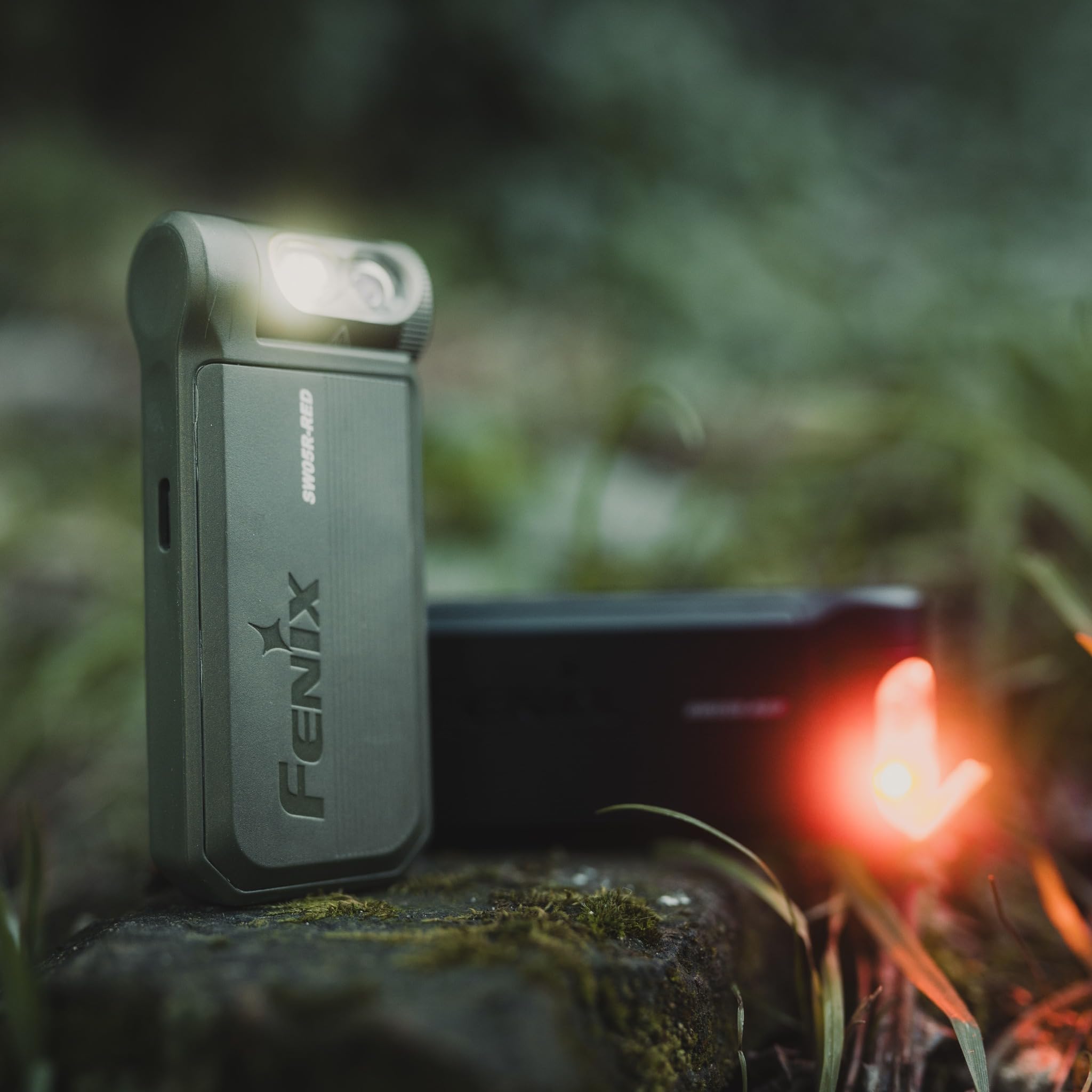 Fenix SW05R-Corpo rosso, verde | LED bianchi e rossi | Torcia ricaricabile per ispezione e sicurezza | 150 lumen | 39 m | 49 ore max | 3 livelli di luce bianca | Luce rossa da 10 lumen | Testa rotante