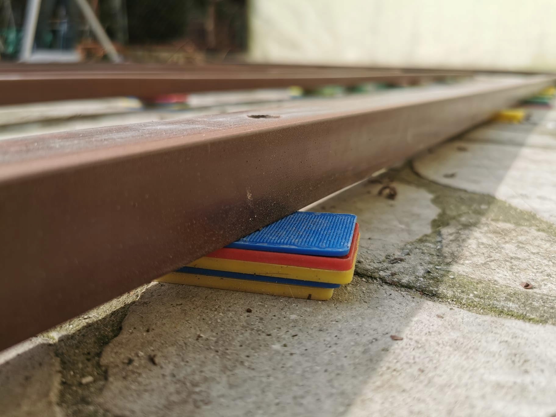 Abstandshalter Kunststoff - 500 Stück - 34 x 100 mm - Im Set: 1, 2, 3, 4, 5 mm - MIX Distanzklötze aus Kunststoff für Fußböden, Fenstern und Türen - Verglasungsklötze - Unterlegplatten