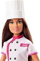 Vista 4 de Barbie Muñeca y accesorios, muñeca de chef pastelero profesional con sombrero y rebanada de pastel