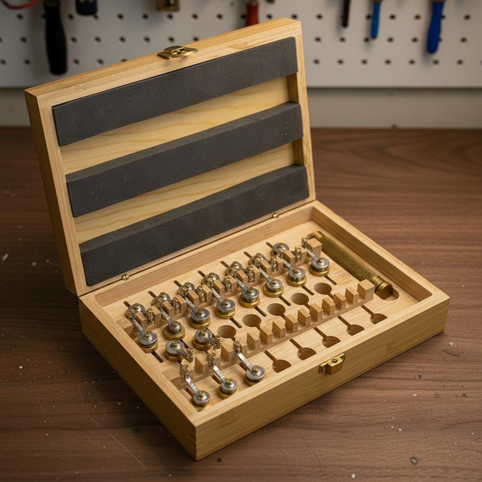 Kit Orologiaio Strumento Riparazione Set Bobinatore Molla Box Legno Metallo Solido Inserto Protettivo Adatto per Assemblaggio Orologi Manutenzione Postazione Lavoro