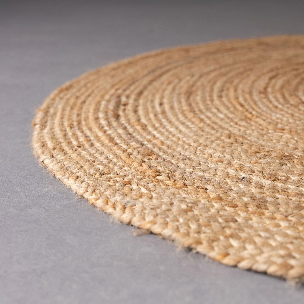 LOLAhome - Alfombra Redonda Trenzada de Yute Natural de 100 cm. Pieza Artesanal, Duradera y Atemporal, Vestir Suelos con Personalidad aportando Calidez y un frescor Natural.