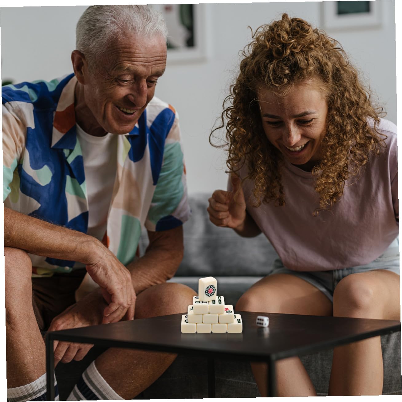 Hohopeti Kompaktes Mini Mahjong Set Tragbar mit Klaren Spielsteinen Praktisches Chinesisches Reise Spiel für Zuhause Party und Camping Handliche Mahjong Requisiten für Unterwegs Fördert