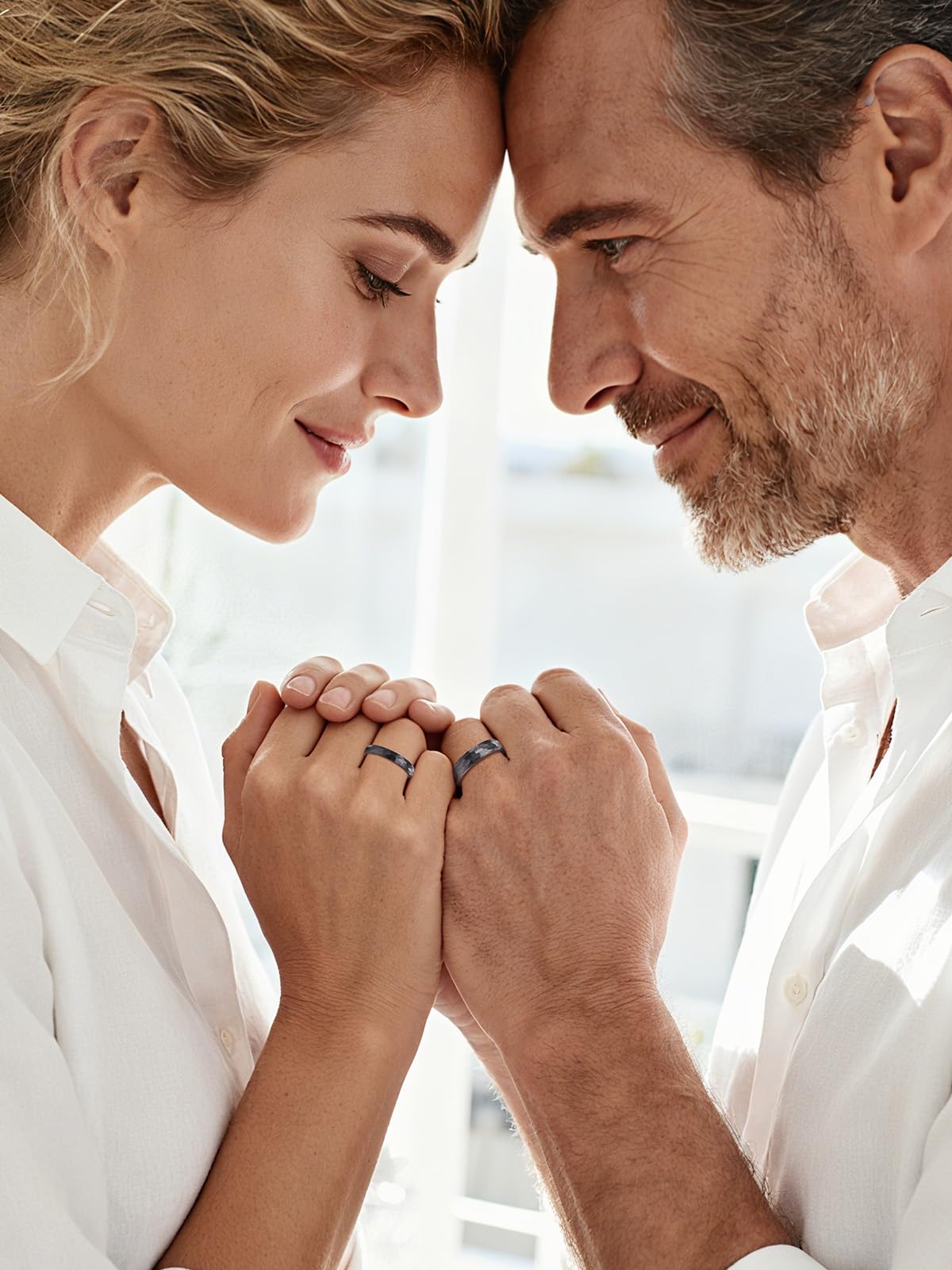 VAKKI 4/6/8mm Bague Tungstene Facettes Martelé Homme/Femme Noir Mode Finition Brossée Bague Fiançailles Alliance Taille 49-67(15.6-21.3)