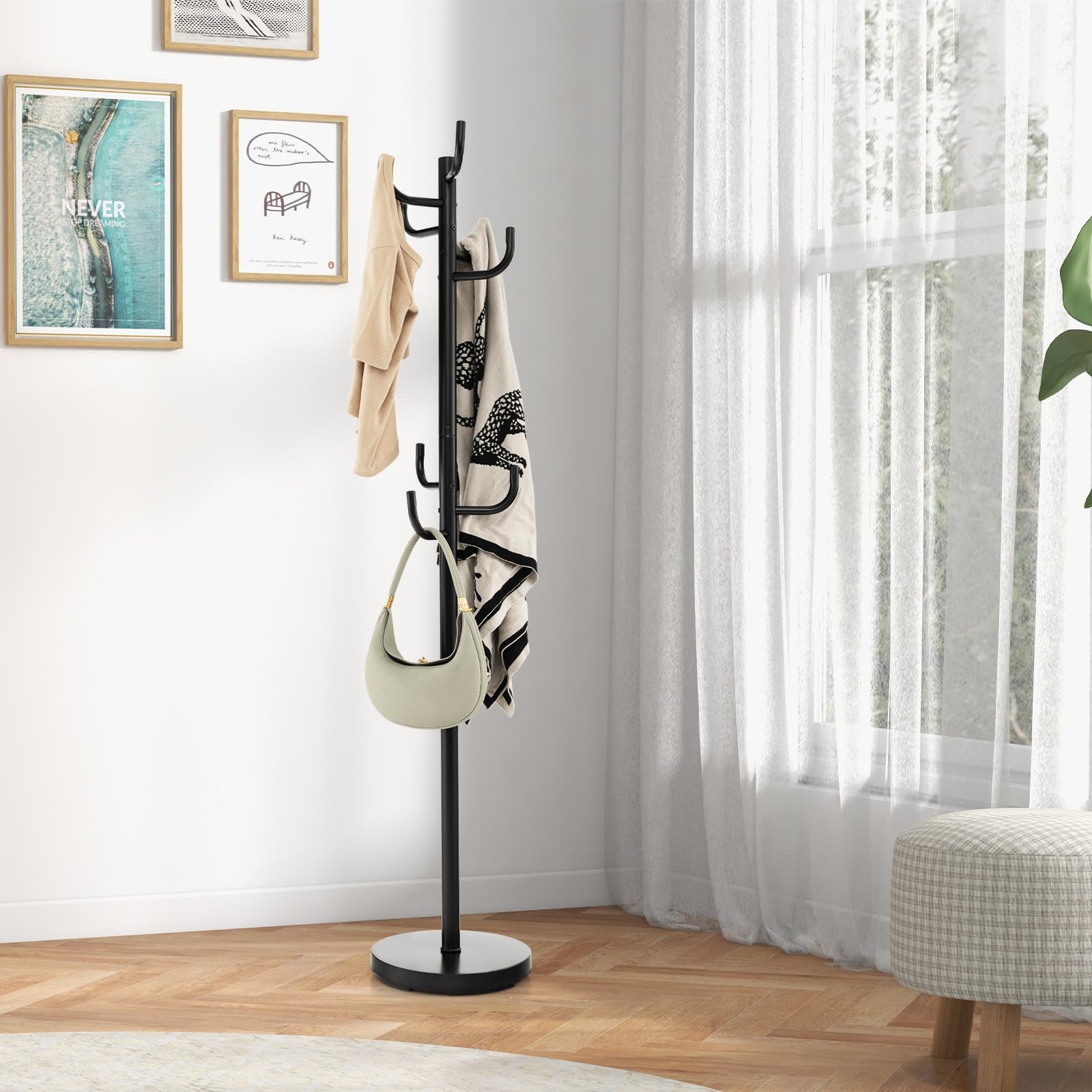 HOMASIS Attaccapanni da Terra da Pavimento, Appendiabiti in Ferro, Stand Appendiabiti da Terra per Ingresso, Corridoio, Salotto, Mobile Porabiti per Cappotti con 8 Ganci, Altezza 175 cm, Nero