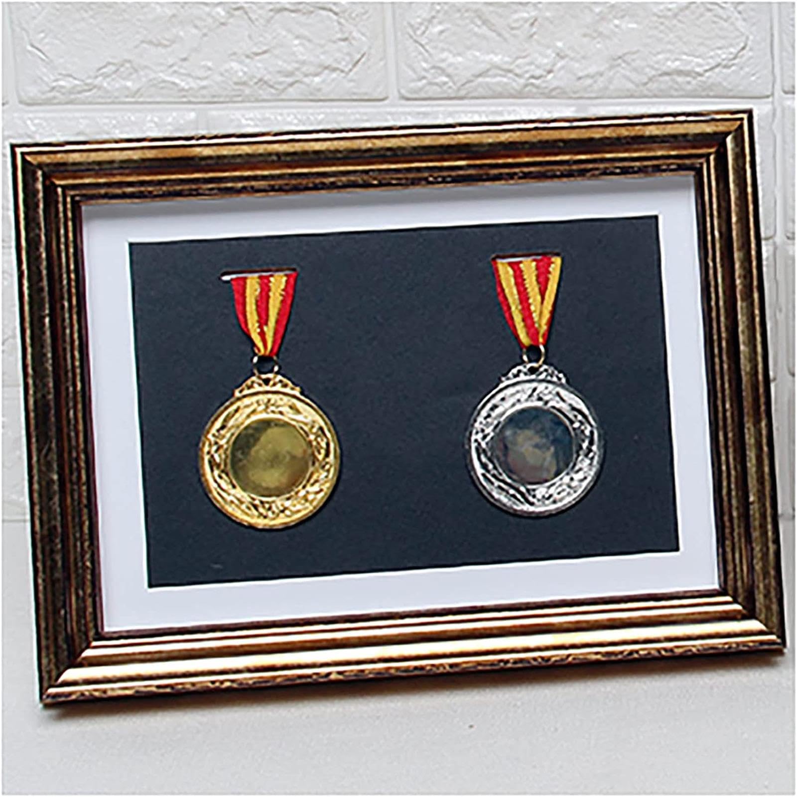 Kolekcja ramek na zdjęcia Ramka na wiele zdjęć Medal, pamiątkowa lista przypinek, oprawiony medal maratoński