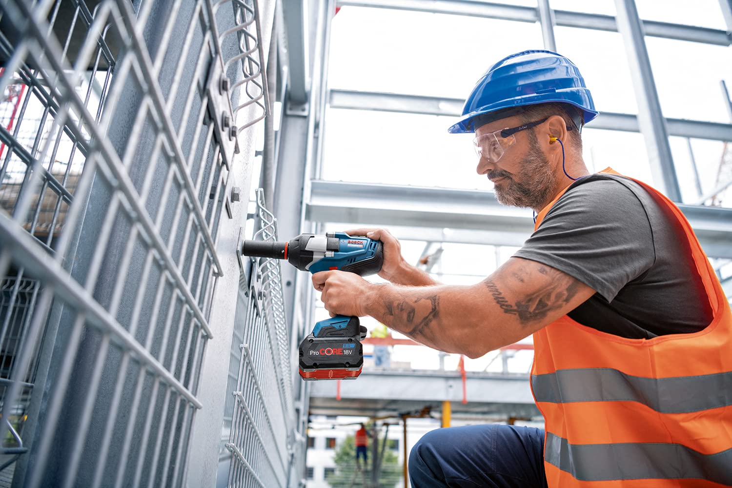 Bosch Professional system 18V: akumulatorowa wkrętarka udarowa i klucz udarowy BITURBO GDS 18V-1050 HC (moment dokręcania 1 050 Nm, moment zrywający 1 700 Nm)