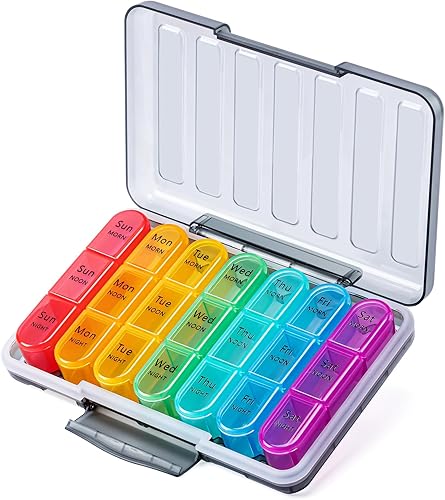 Odaro Organizador de pastillas 3 veces al día, caja de medicina semanal portátil con 7 recipientes separados, pastillero de viaje para 7 días, color