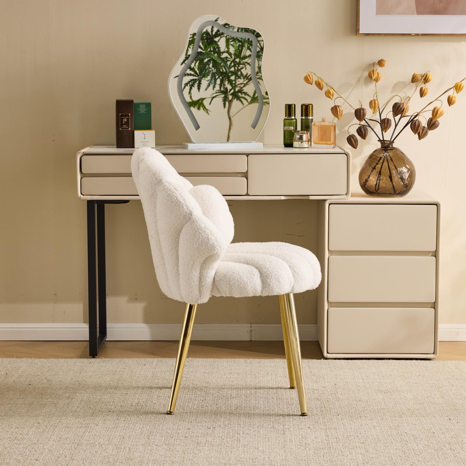 Bonnlo Schminktisch Stuhl, Muschel Sessel Wohnzimmer Modern Schminkstuhl aus Teddystoff mit Kissen Rückenlehne Golden Beinen, Ohrensessel bis 150 kg Vanity Chair für Schlafzimmer Kinderzimmer (Beige)