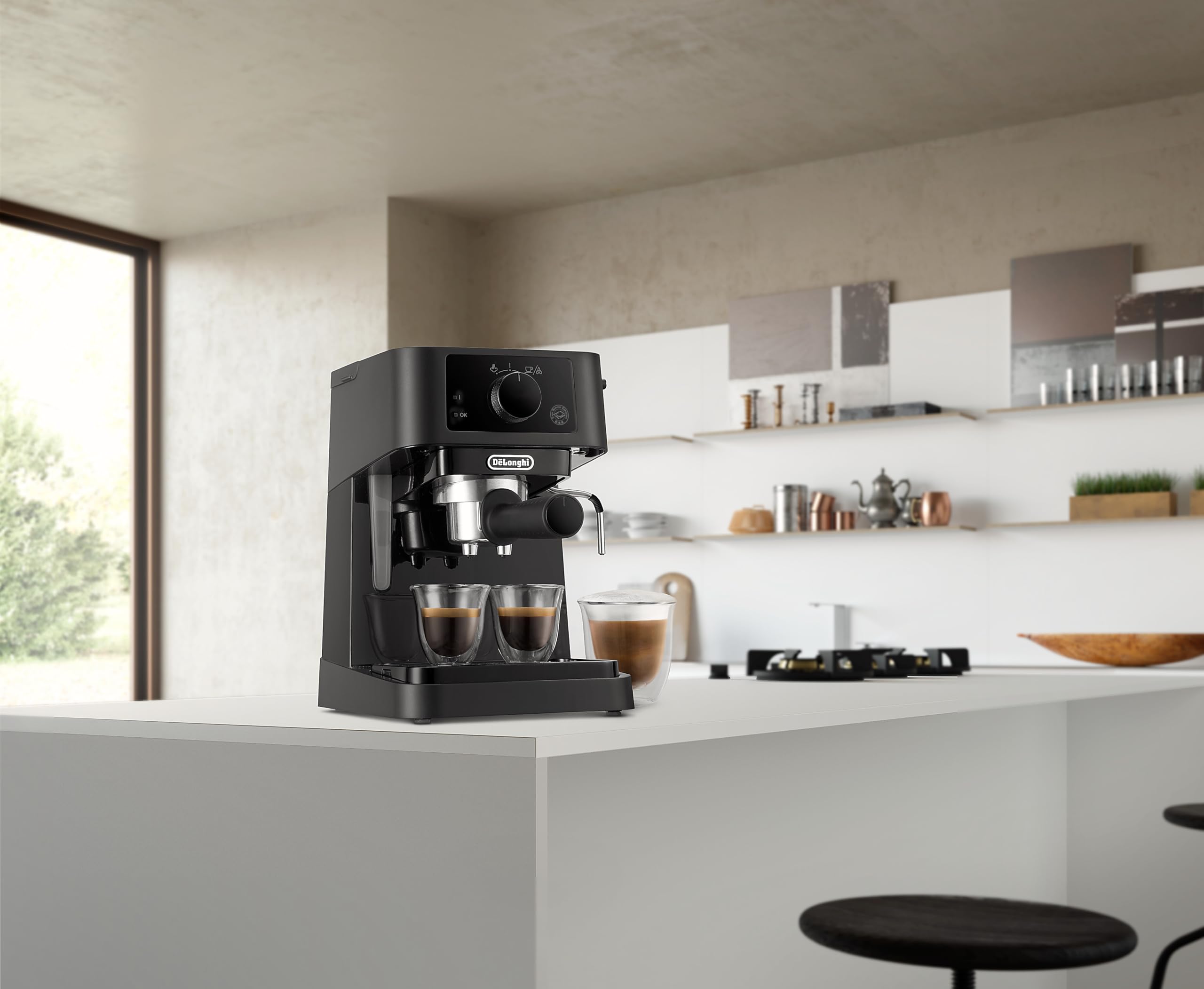 De'Longhi Stilosa EC235.BK Macchina manuale da Caffè Espresso e Cappuccino, Caffè in Polvere o in Cialde E.S.E., Montalatte classico per Cappuccini, serbatoio 1L, 1100W, Caldaia Acciaio Inox, Nero
