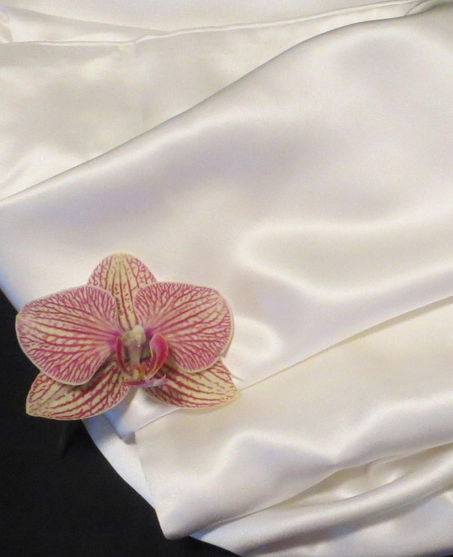 Set of 2 White 22 momme Luxury 100% Mulberry Silk Pillowcases for Hair & Facial Beauty Queen / Standard