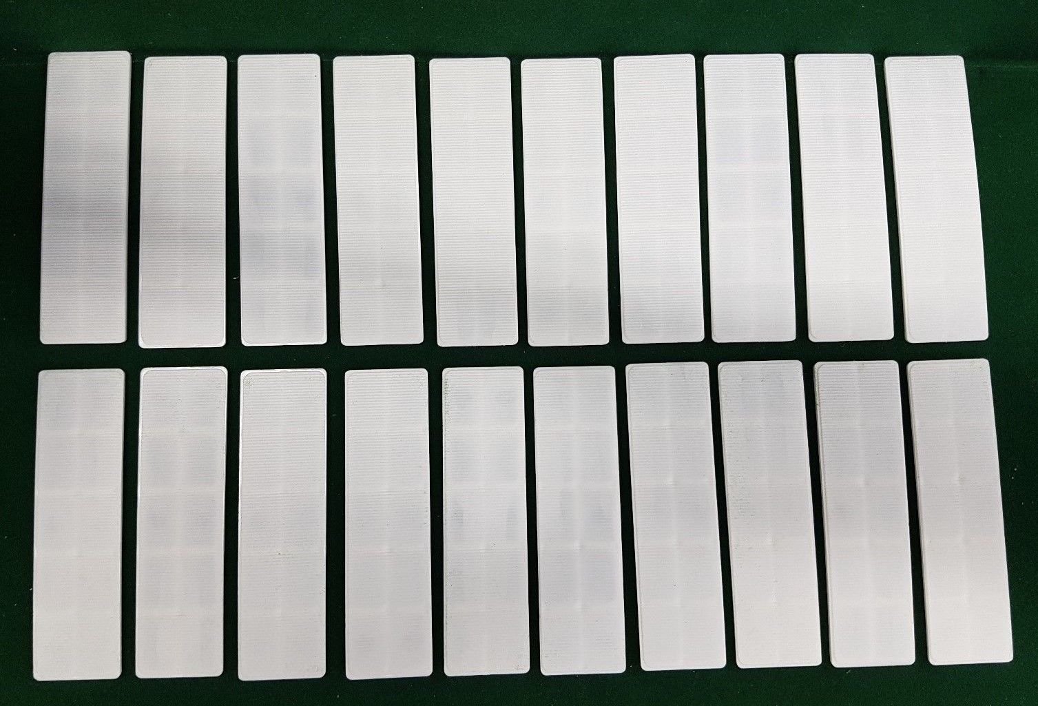 100 x WHITE 3mm x 100mm x 28mm PLASTIC WINDOW GLASS GLAZING PACKERS SPACERS